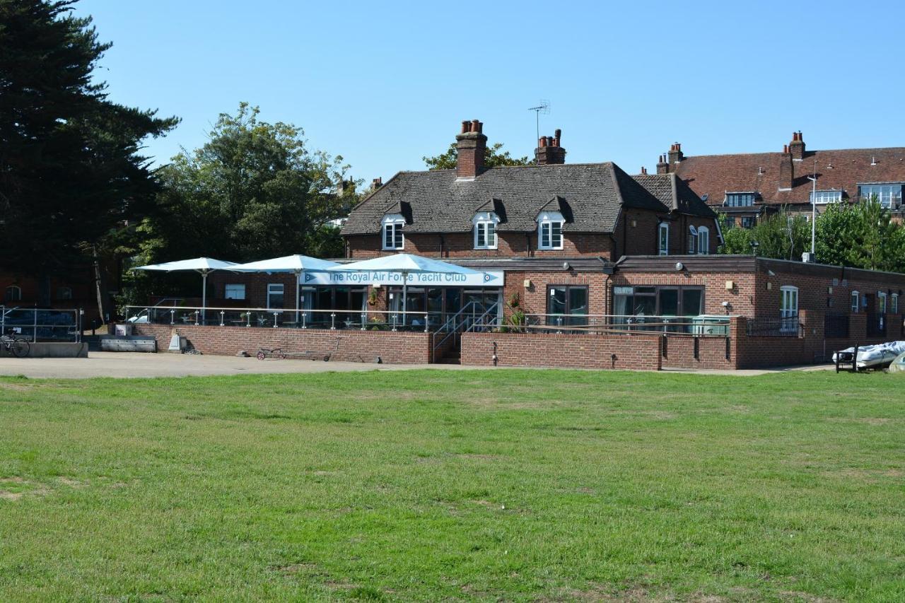 Riverside House Hamble-le-Rice Exterior photo
